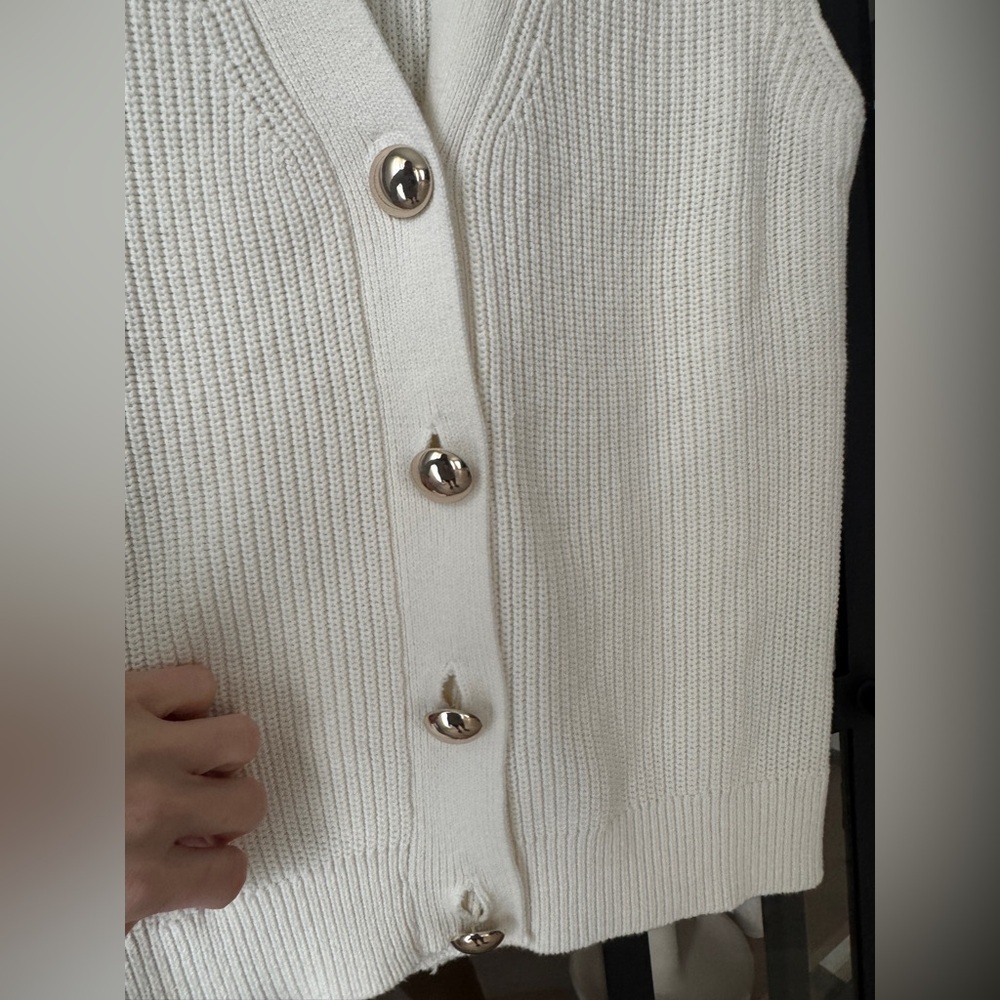 H&M sweater vest ribbed knit cream metal buttons gold sleeveless top - Picture 4 of 6